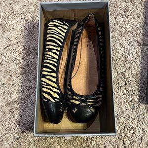 Vionic Zebra Flats
